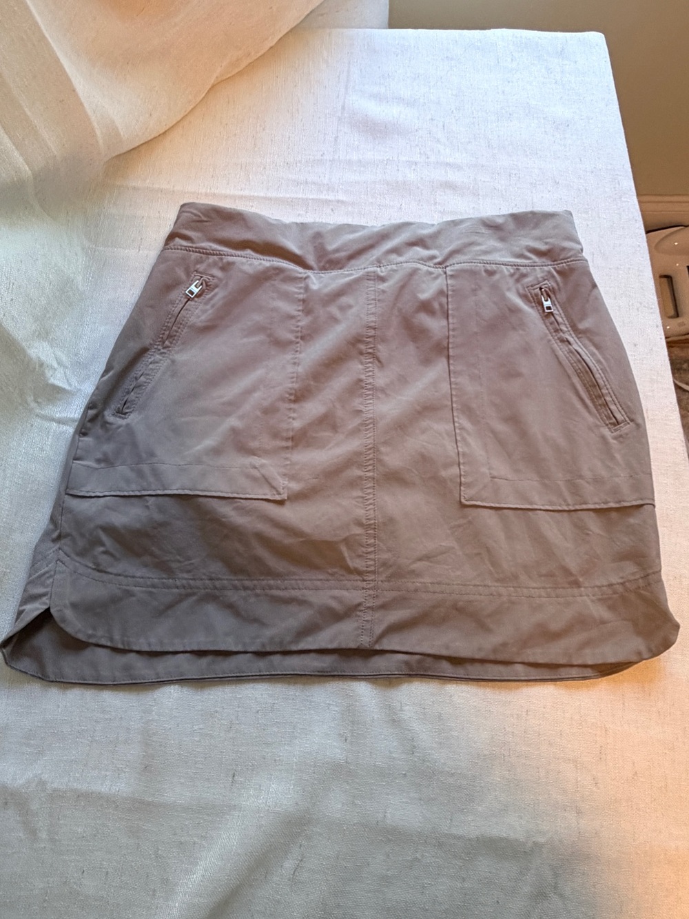 Athleta Chelsea Cargo Skort Taupe Hiking Travel Size 6 594941